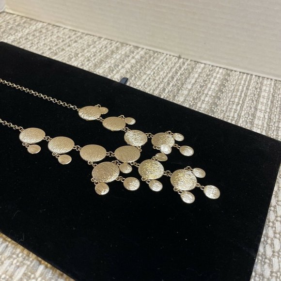 NWT High‎ Fashion Bancroft Gold Tone Textured Statement Bib Necklace - Picture 3 of 8